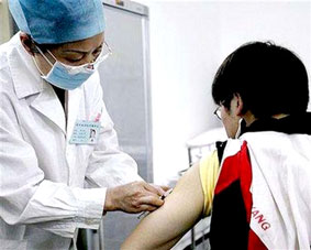 Tiêm thử nghiệm vắc-xin ngừa HIV/AIDS trên bệnh nhân tình nguyện ở Trung Quốc.