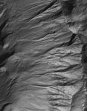Một loạt các rãnh trên một miệng núi lửa do tàu thăm dò sao Hỏa chụp được ngày 12-10-2006 